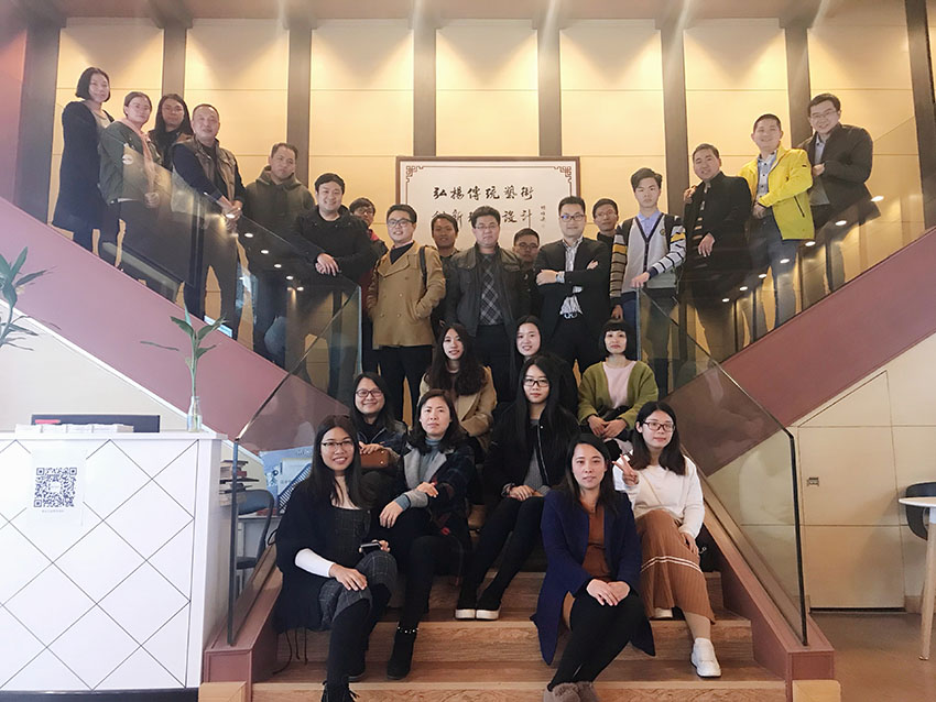翼聯(lián)合戰(zhàn)略聯(lián)盟的部份小伙伴們在南粵書畫院拍照留念5.jpg