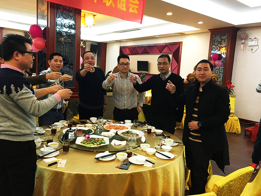 年會領(lǐng)導(dǎo)們舉杯同慶12.jpg